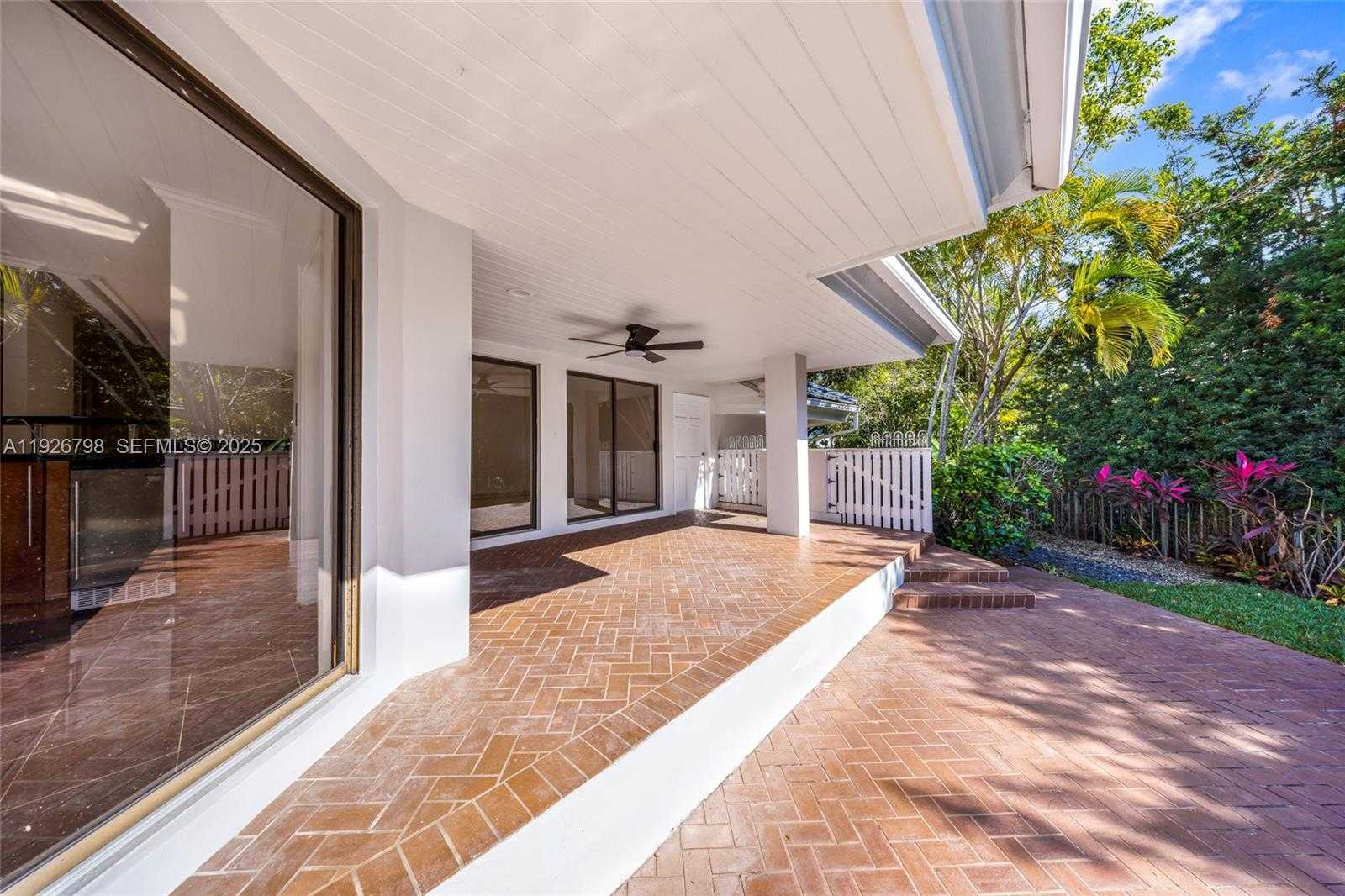 Small Image of 301 ISLA DORADA BLVD, Coral Gables Number 7