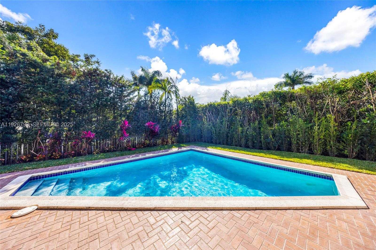 Small Image of 301 ISLA DORADA BLVD, Coral Gables Number 8