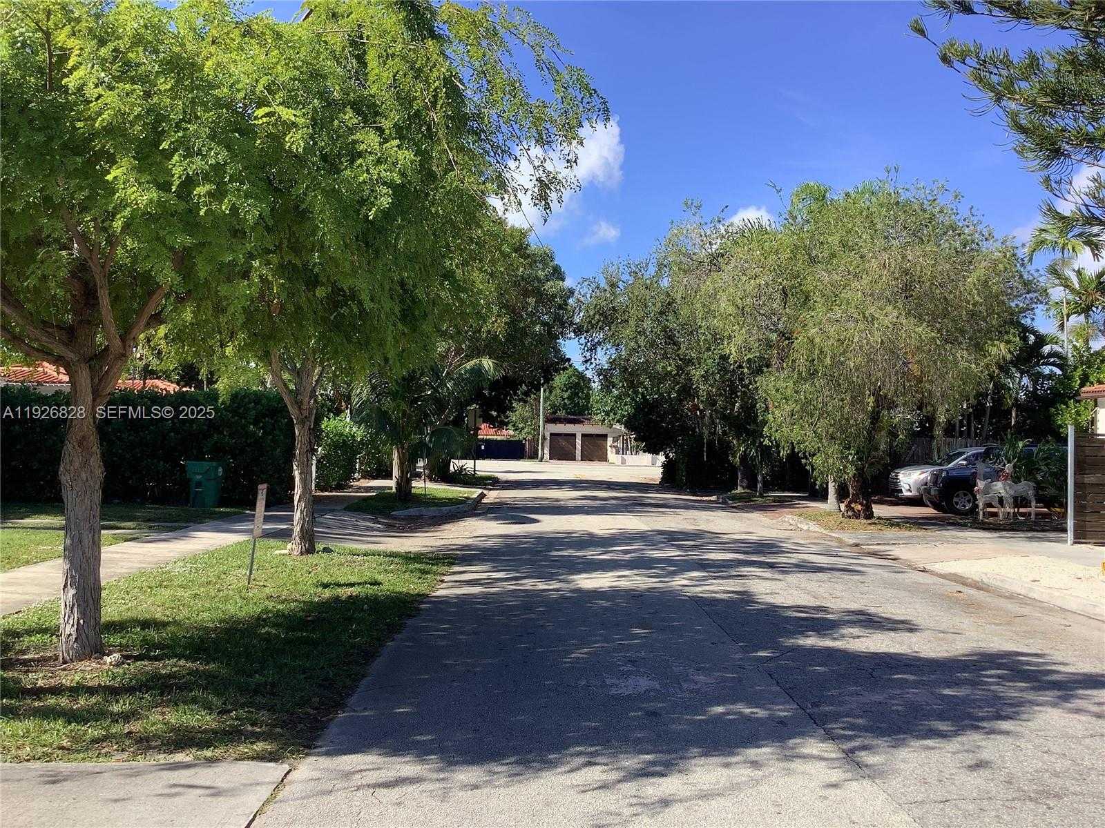 Small Image of 1653 SOUTH WEST 17TH TER #Front, Miami Number 22