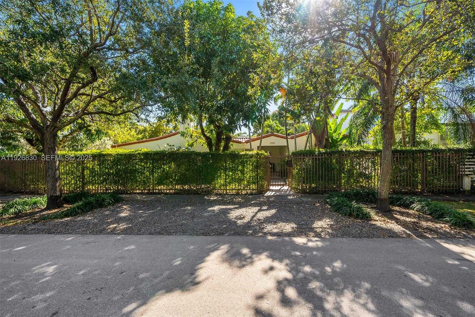 Small Image of 2400 TRAPP AVE, Miami Number 1