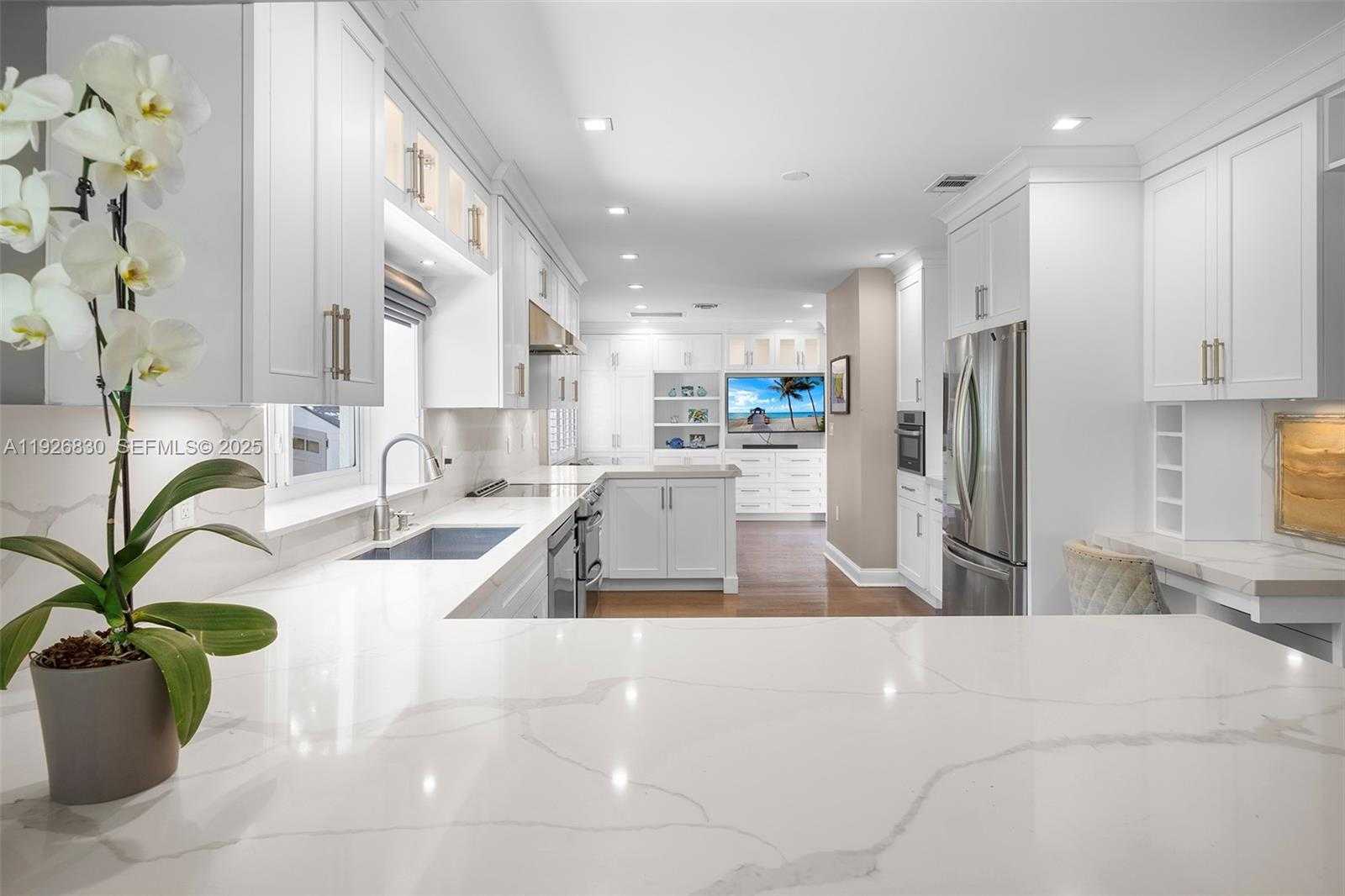 Small Image of 2400 TRAPP AVE, Miami Number 11