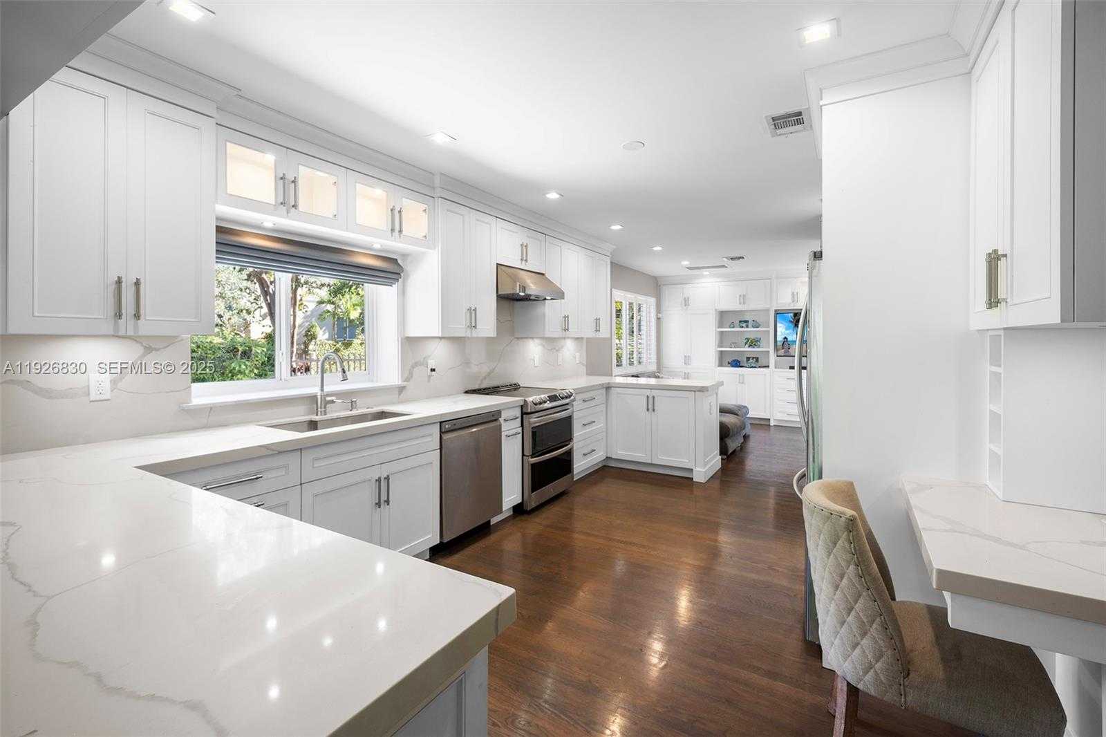 Small Image of 2400 TRAPP AVE, Miami Number 12