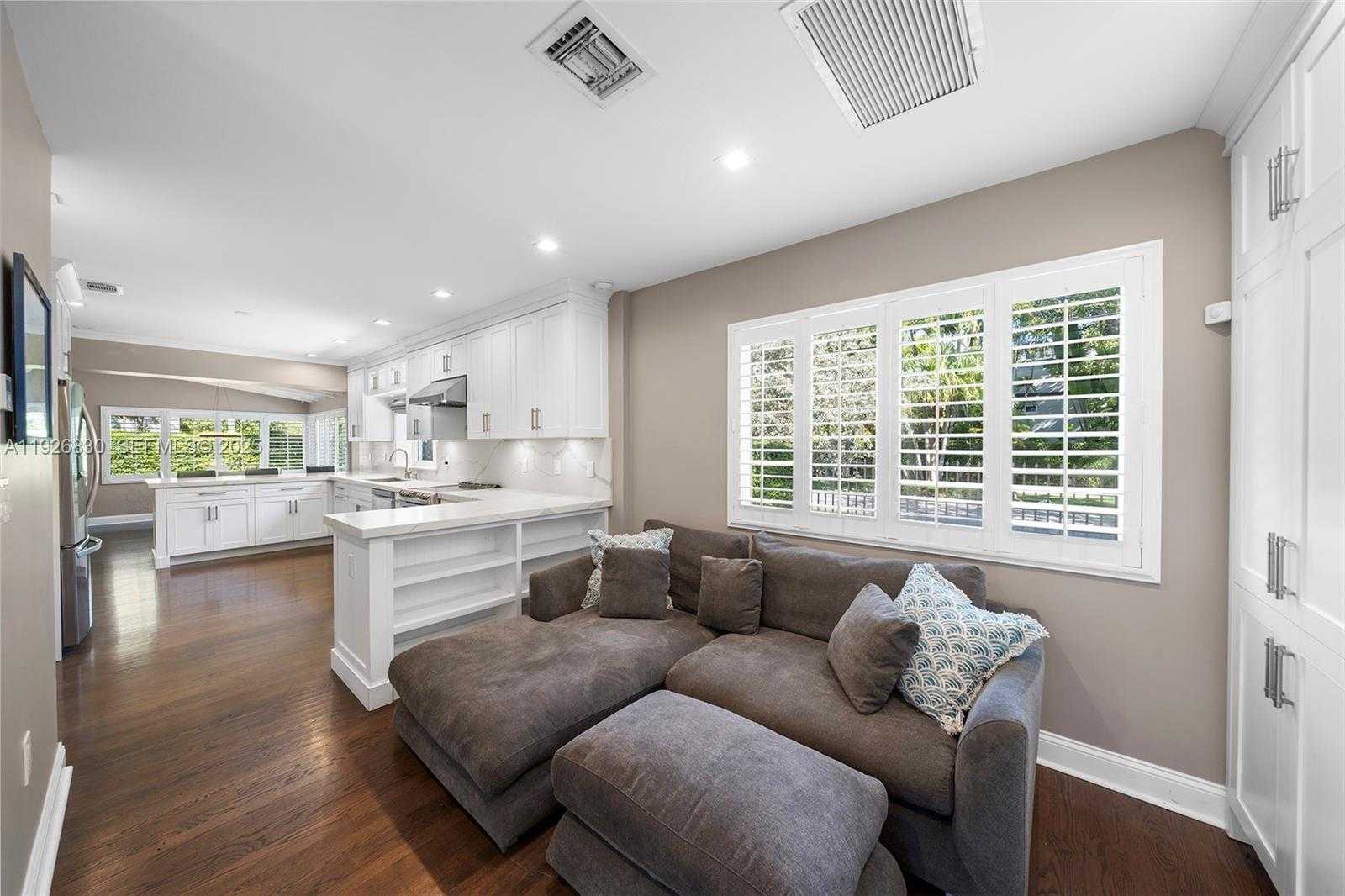 Small Image of 2400 TRAPP AVE, Miami Number 17