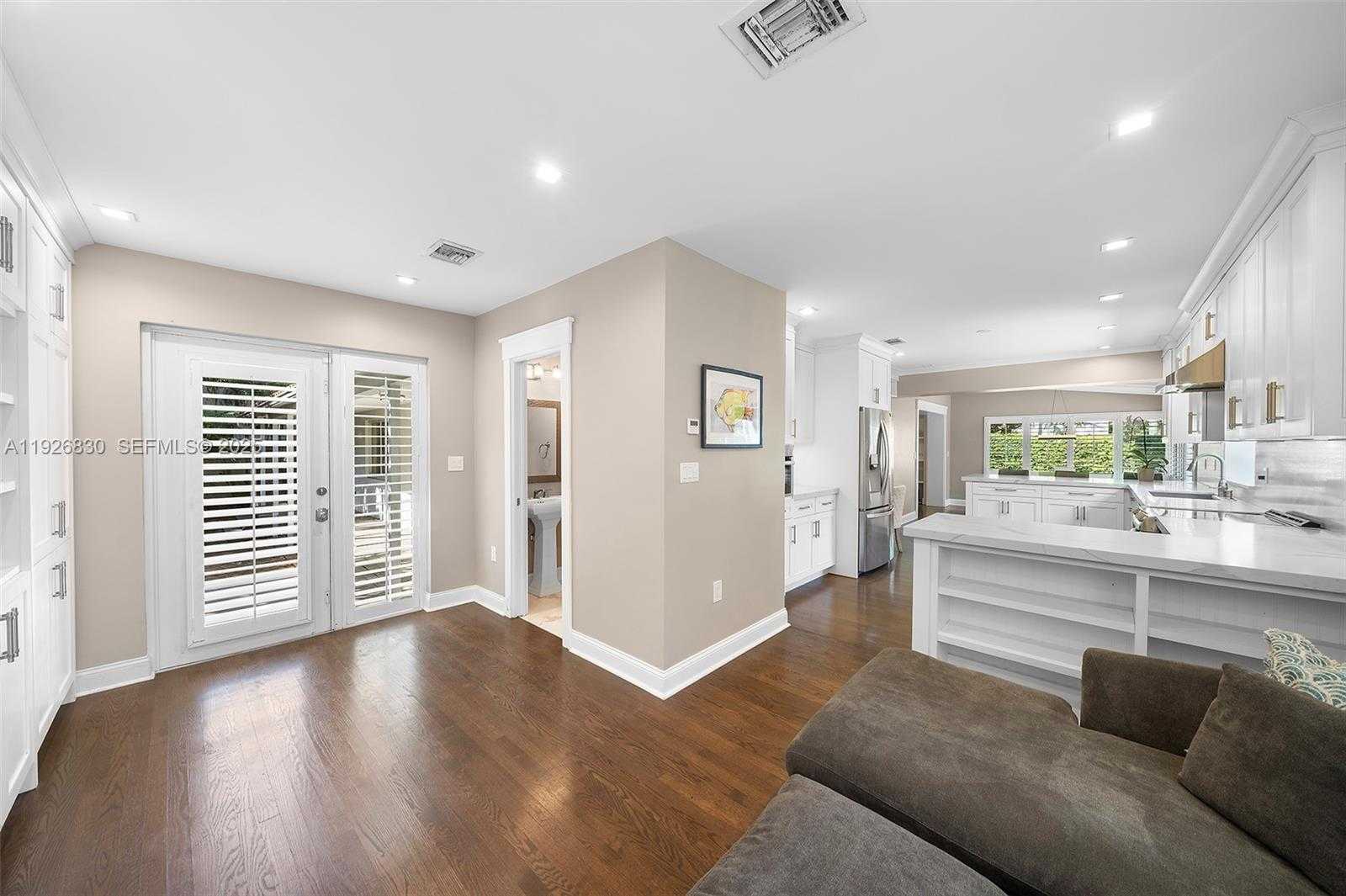 Small Image of 2400 TRAPP AVE, Miami Number 18