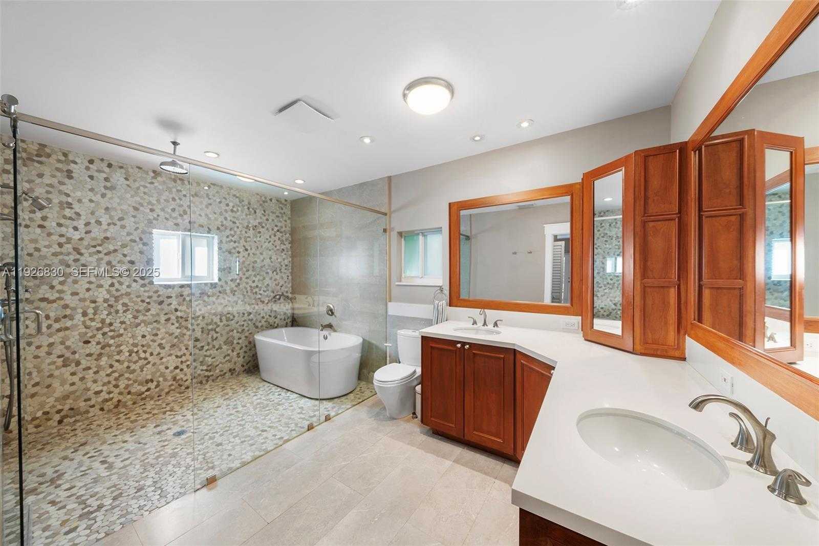 Small Image of 2400 TRAPP AVE, Miami Number 23