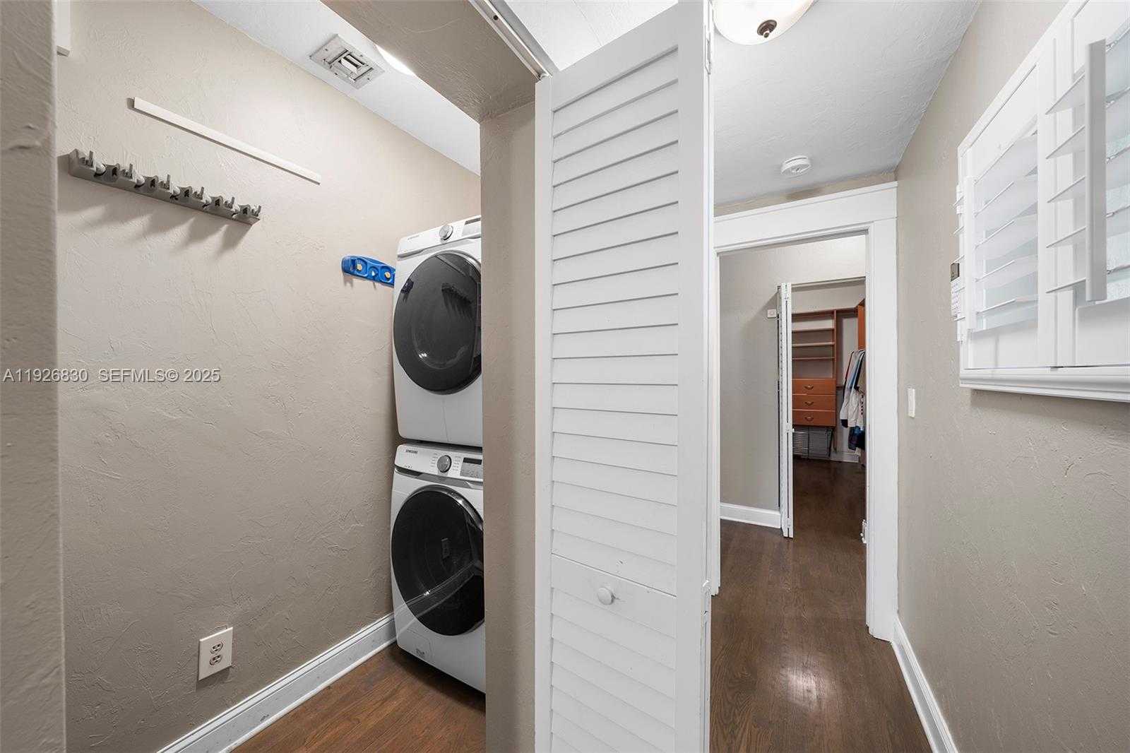 Small Image of 2400 TRAPP AVE, Miami Number 31