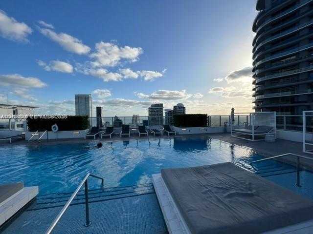 Imagen de Pequeño Objeto