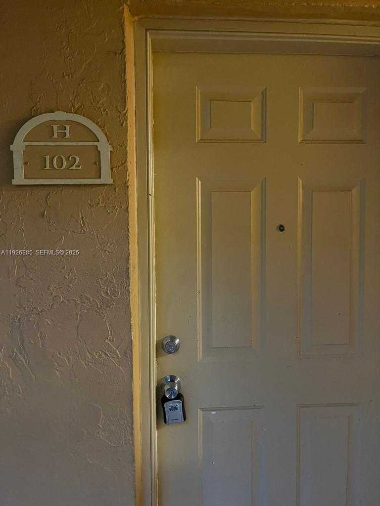 Small Image of 18111 NORTH WEST 68TH AVE #H102, Hialeah Number 3