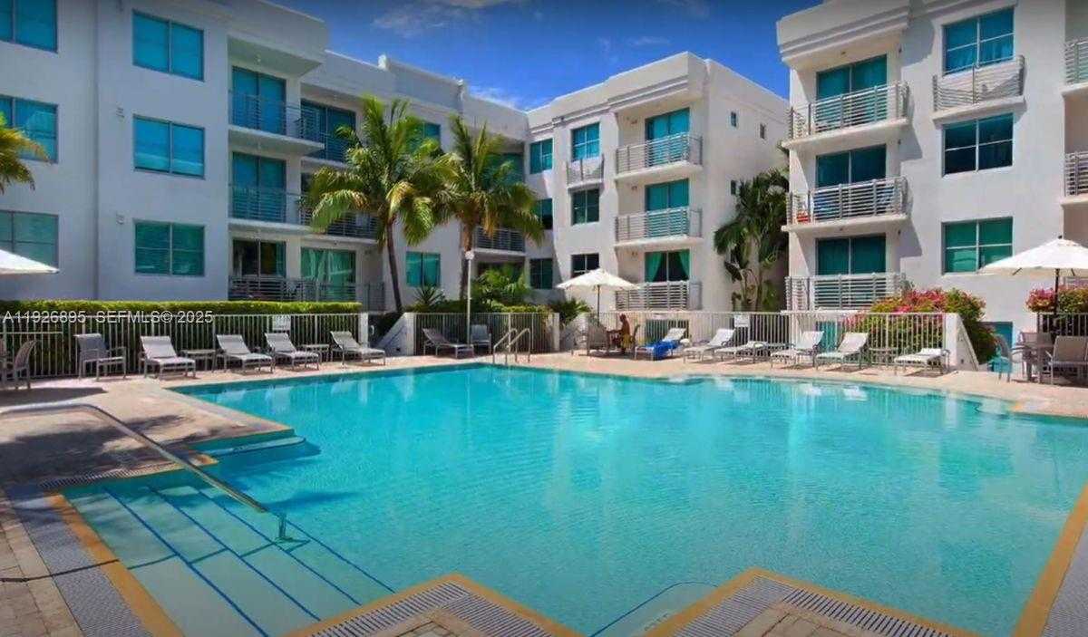 Small Image of 110 WASHINGTON AVE #1405, Miami Beach Number 2