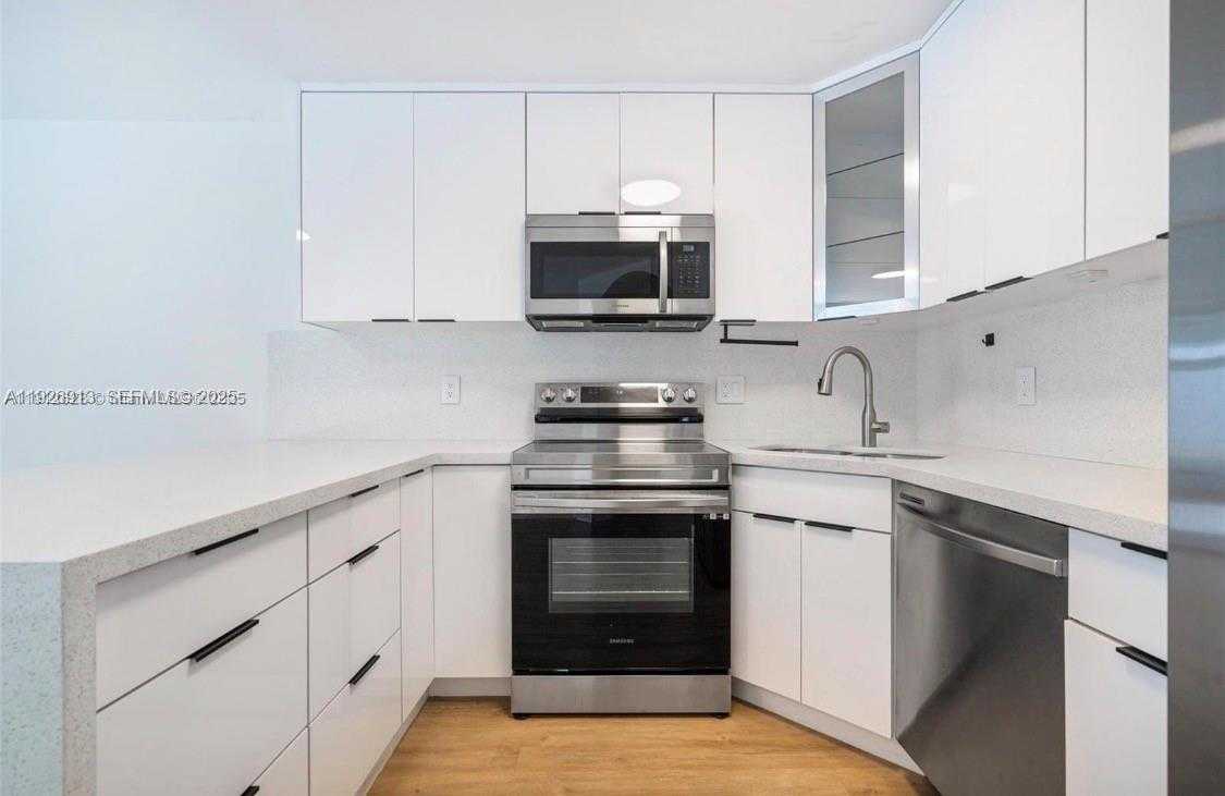 Small Image of 8658 SOUTH WEST 159TH CT, Miami Number 13