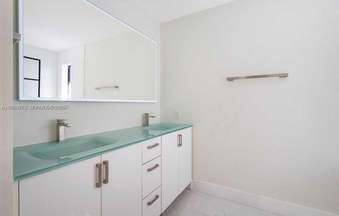 Small Image of 8658 SOUTH WEST 159TH CT, Miami Number 25