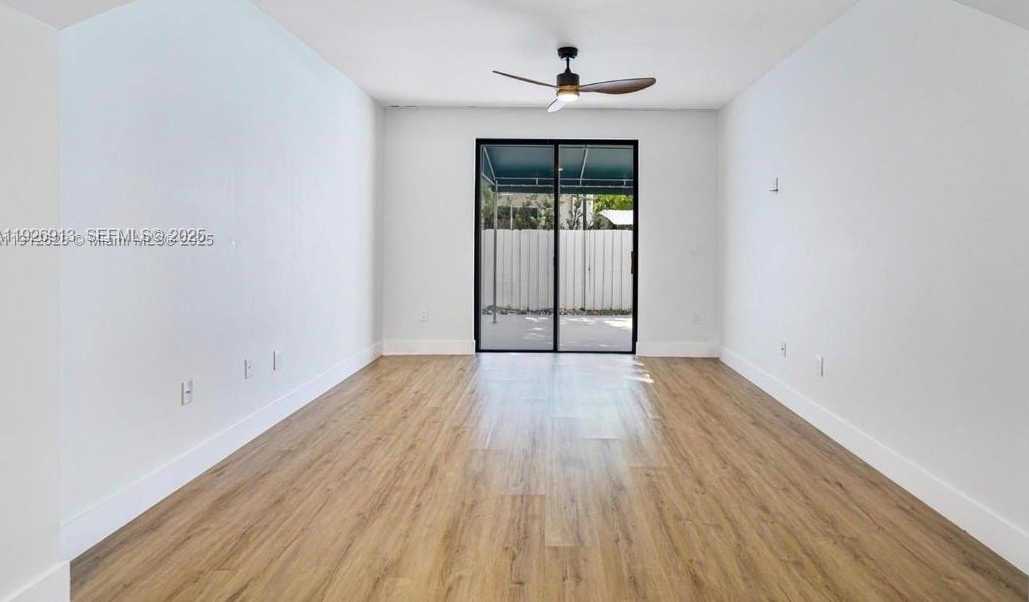 Small Image of 8658 SOUTH WEST 159TH CT, Miami Number 4