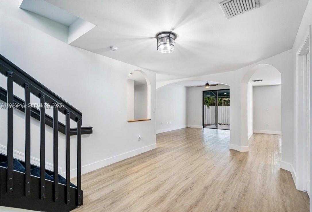 Small Image of 8658 SOUTH WEST 159TH CT, Miami Number 5