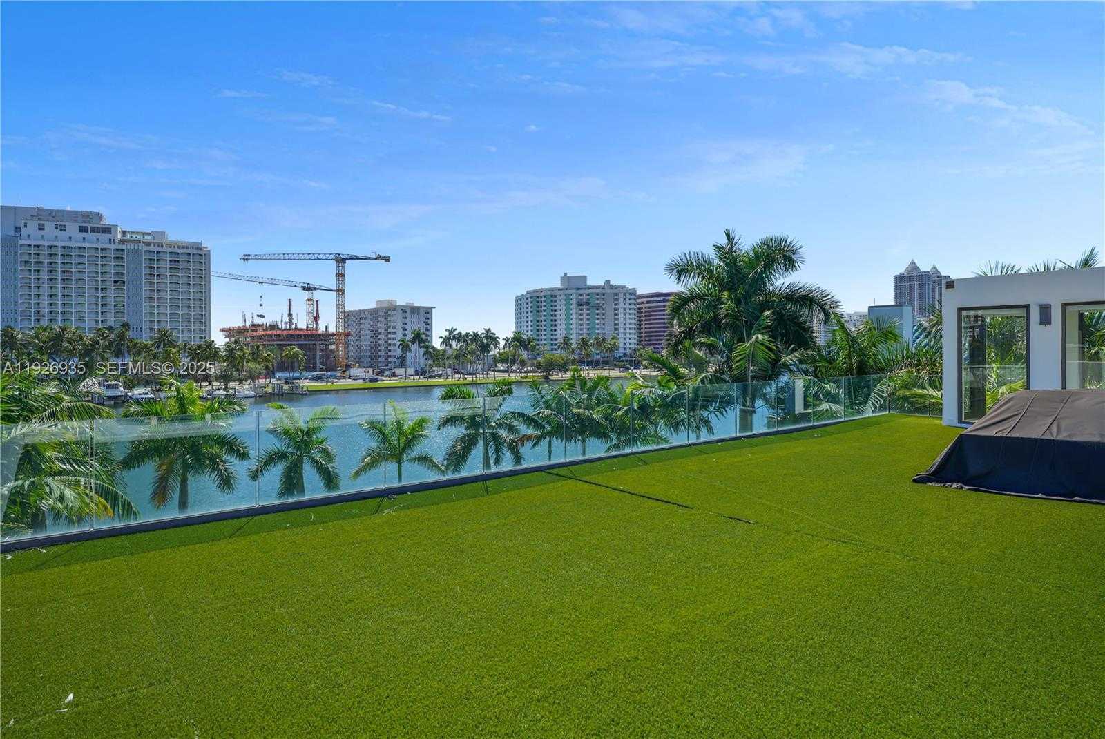 Small Image of 5501 PINE TREE DR, Miami Beach Number 10