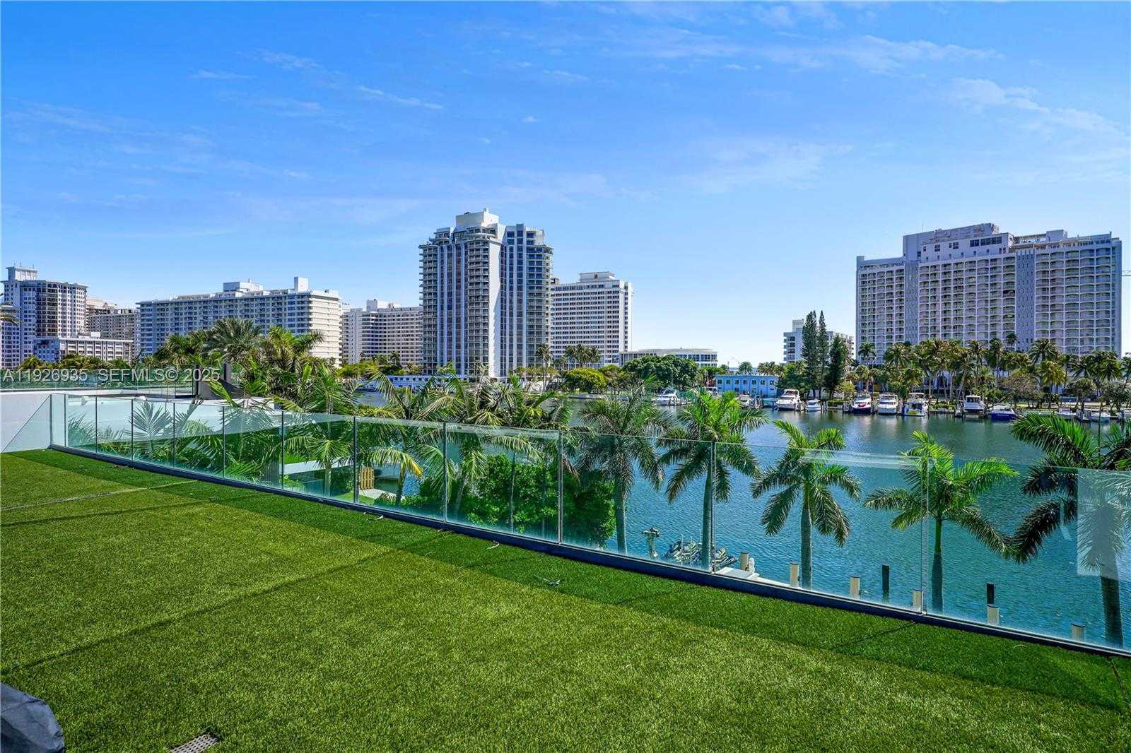 Small Image of 5501 PINE TREE DR, Miami Beach Number 11