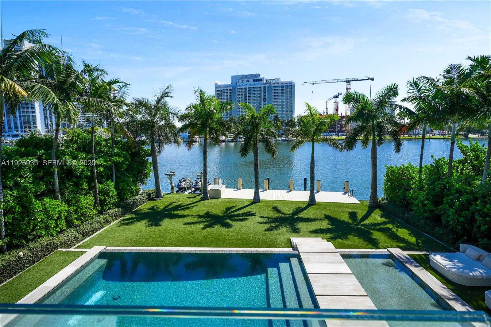 Small Image of 5501 PINE TREE DR, Miami Beach Number 13