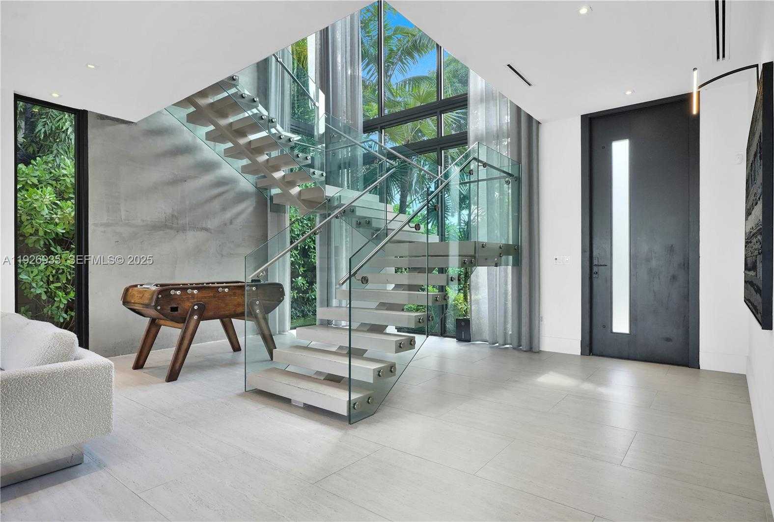 Small Image of 5501 PINE TREE DR, Miami Beach Number 18