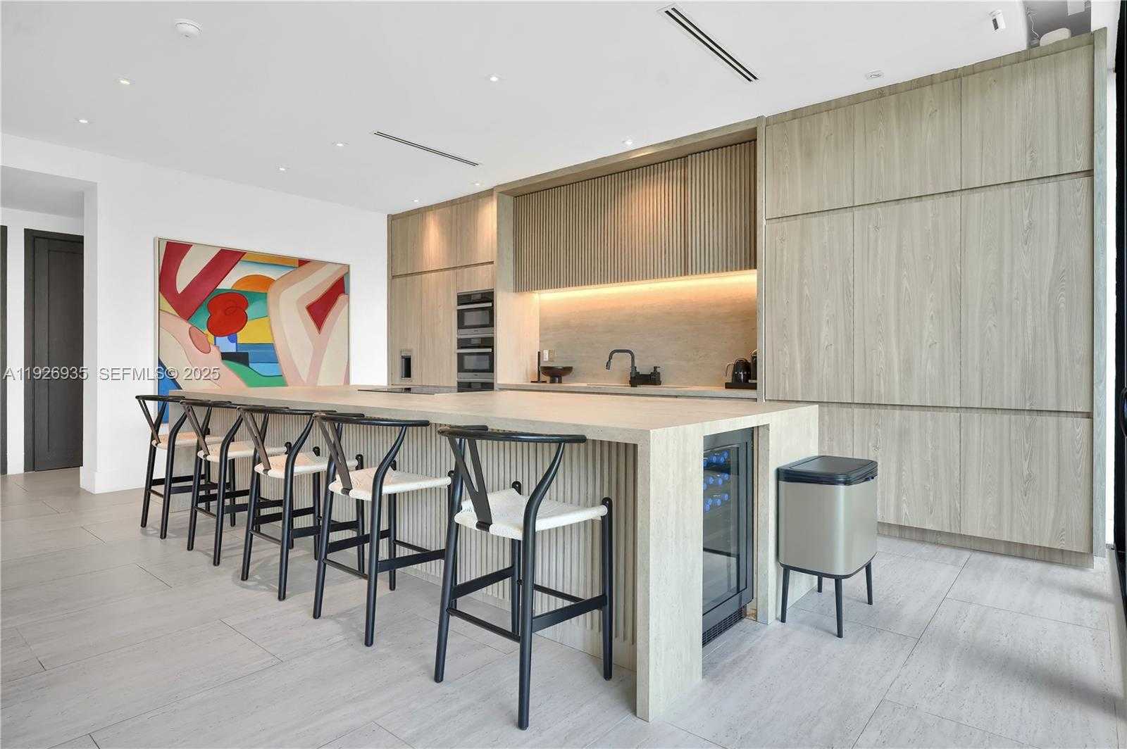 Small Image of 5501 PINE TREE DR, Miami Beach Number 25