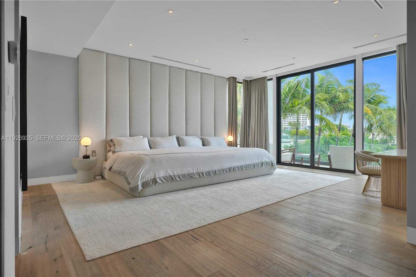 Small Image of 5501 PINE TREE DR, Miami Beach Number 32