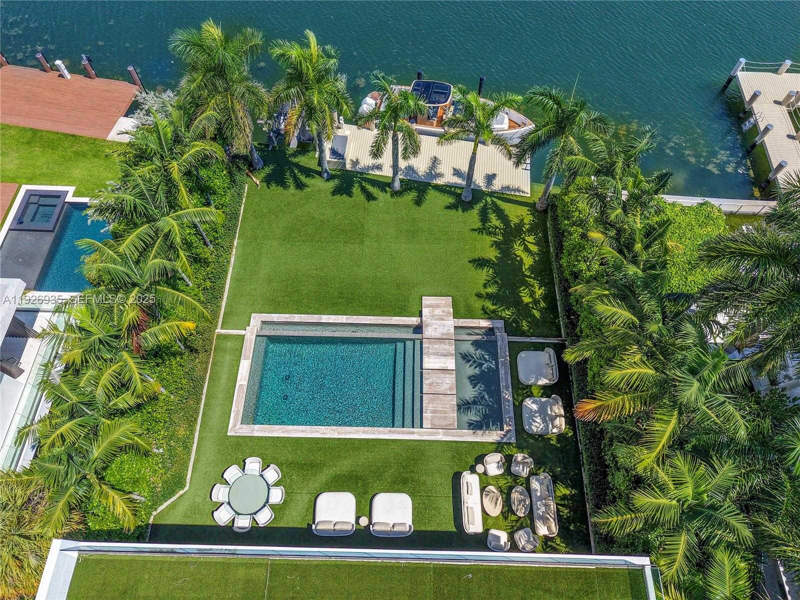 Small Image of 5501 PINE TREE DR, Miami Beach Number 4