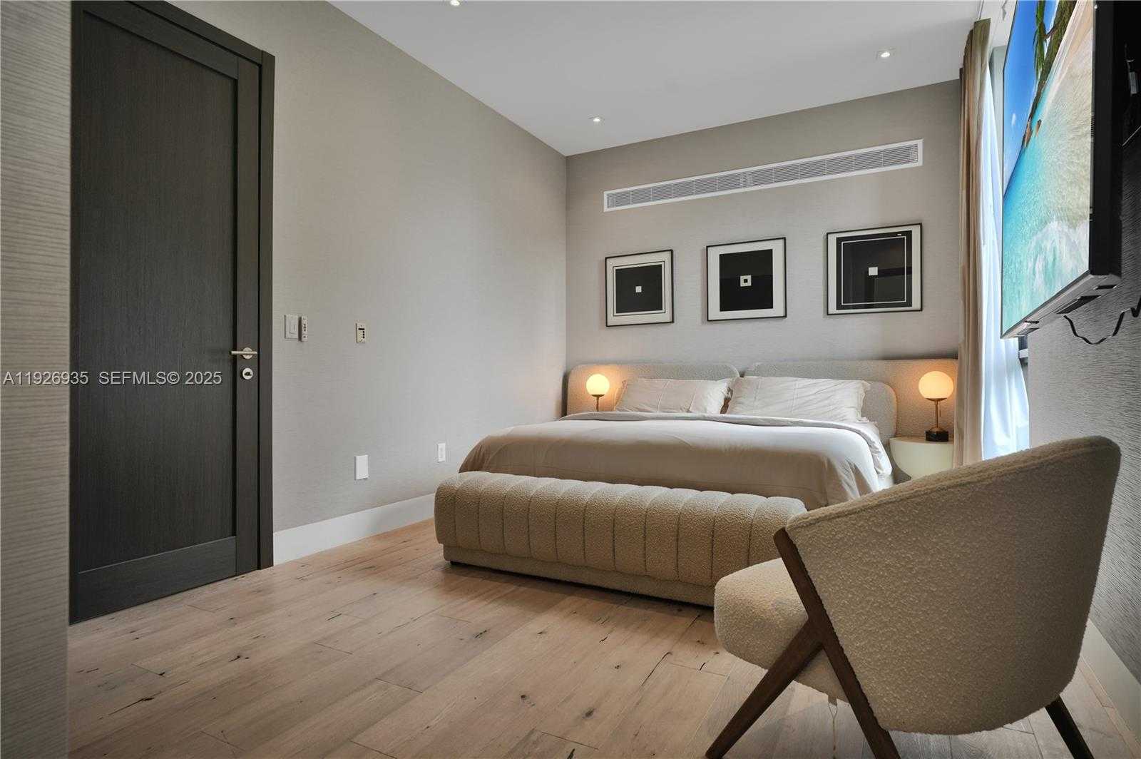 Small Image of 5501 PINE TREE DR, Miami Beach Number 46