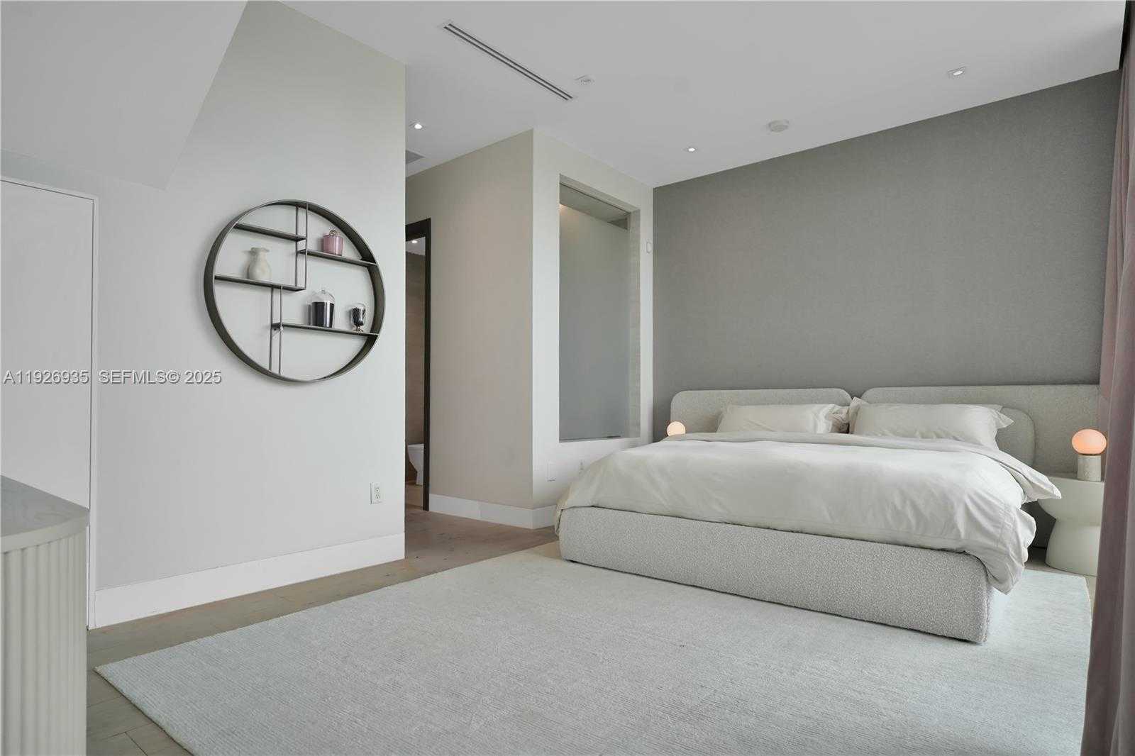 Small Image of 5501 PINE TREE DR, Miami Beach Number 58