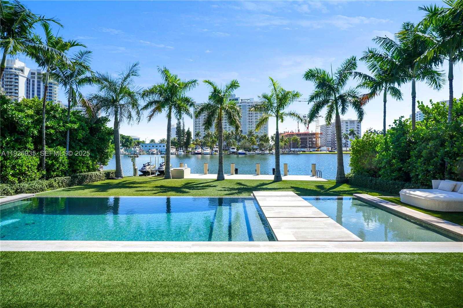 Small Image of 5501 PINE TREE DR, Miami Beach Number 7