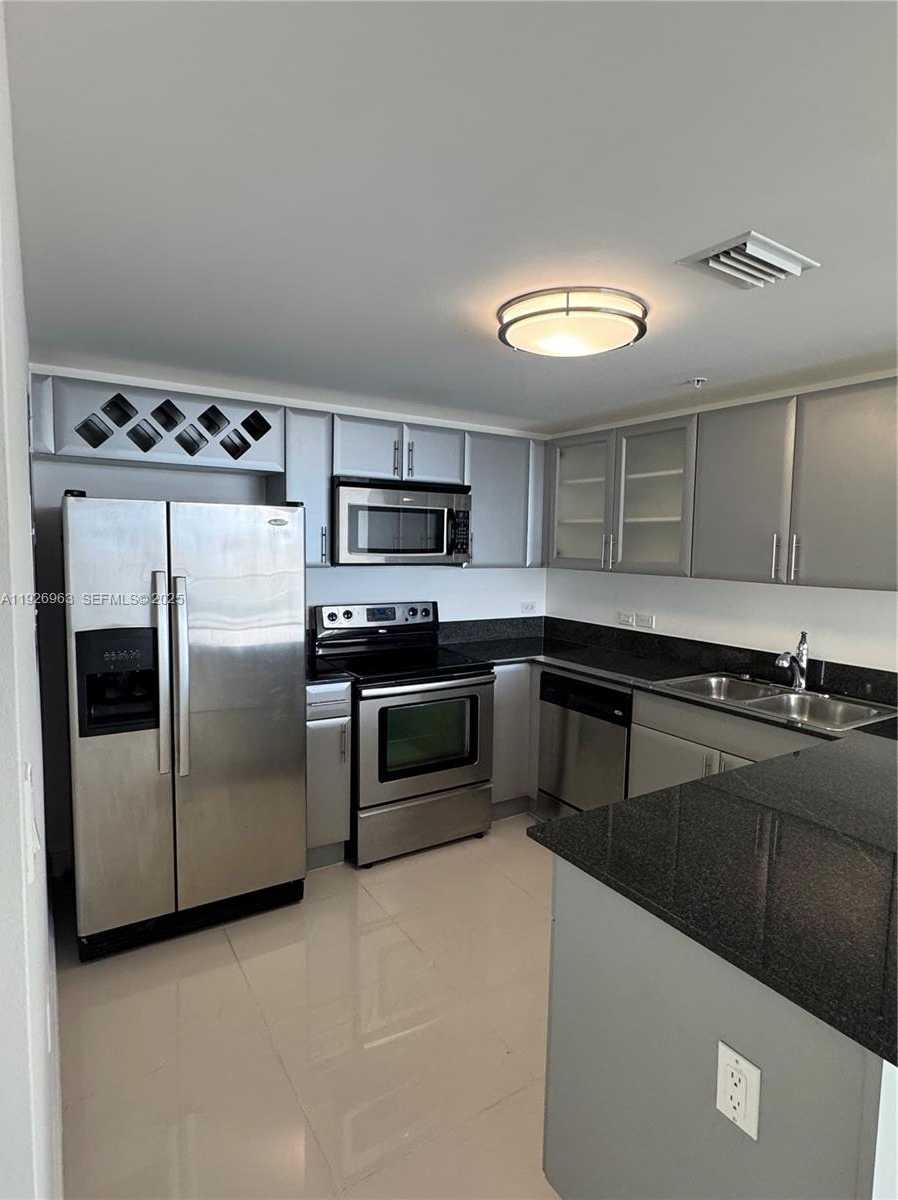 Small Image of 1861 NORTH WEST S RIVER DR #2010, Miami Number 6