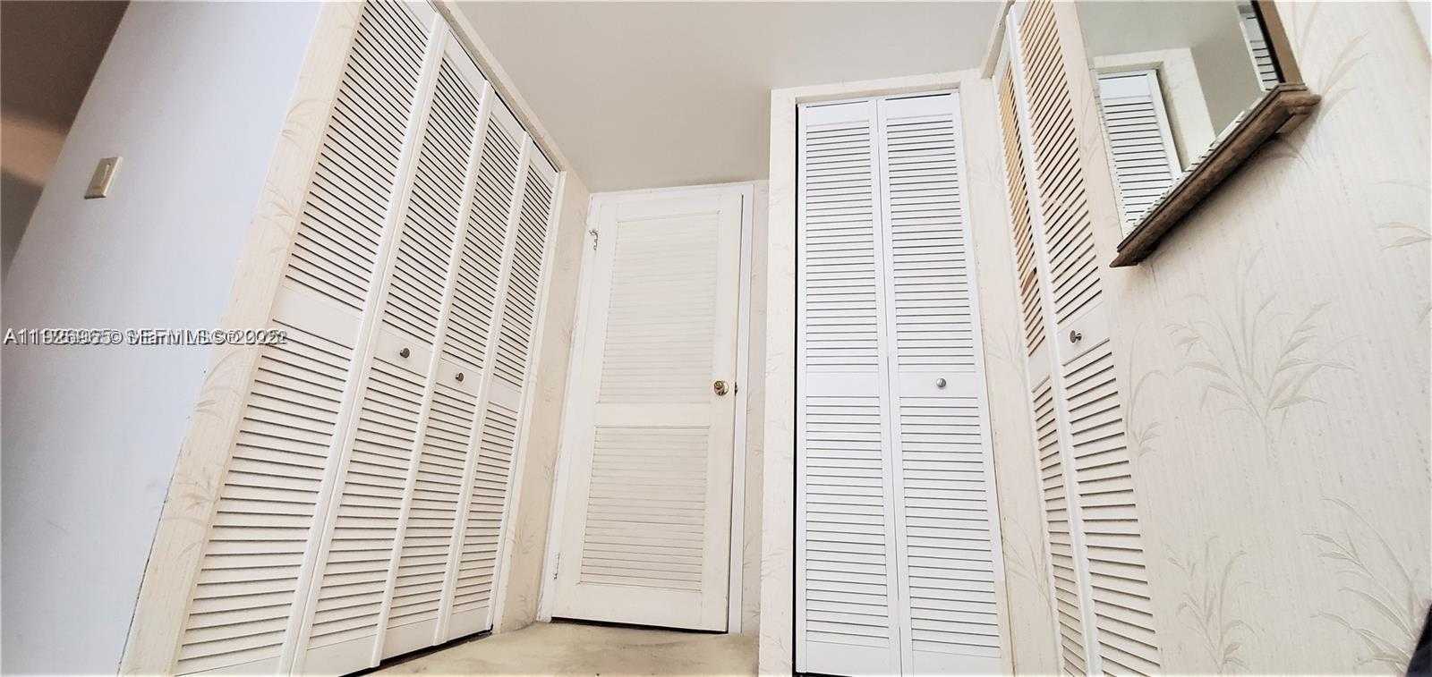 Small Image of 100 BAYVIEW DR #603, Sunny Isles Beach Number 15