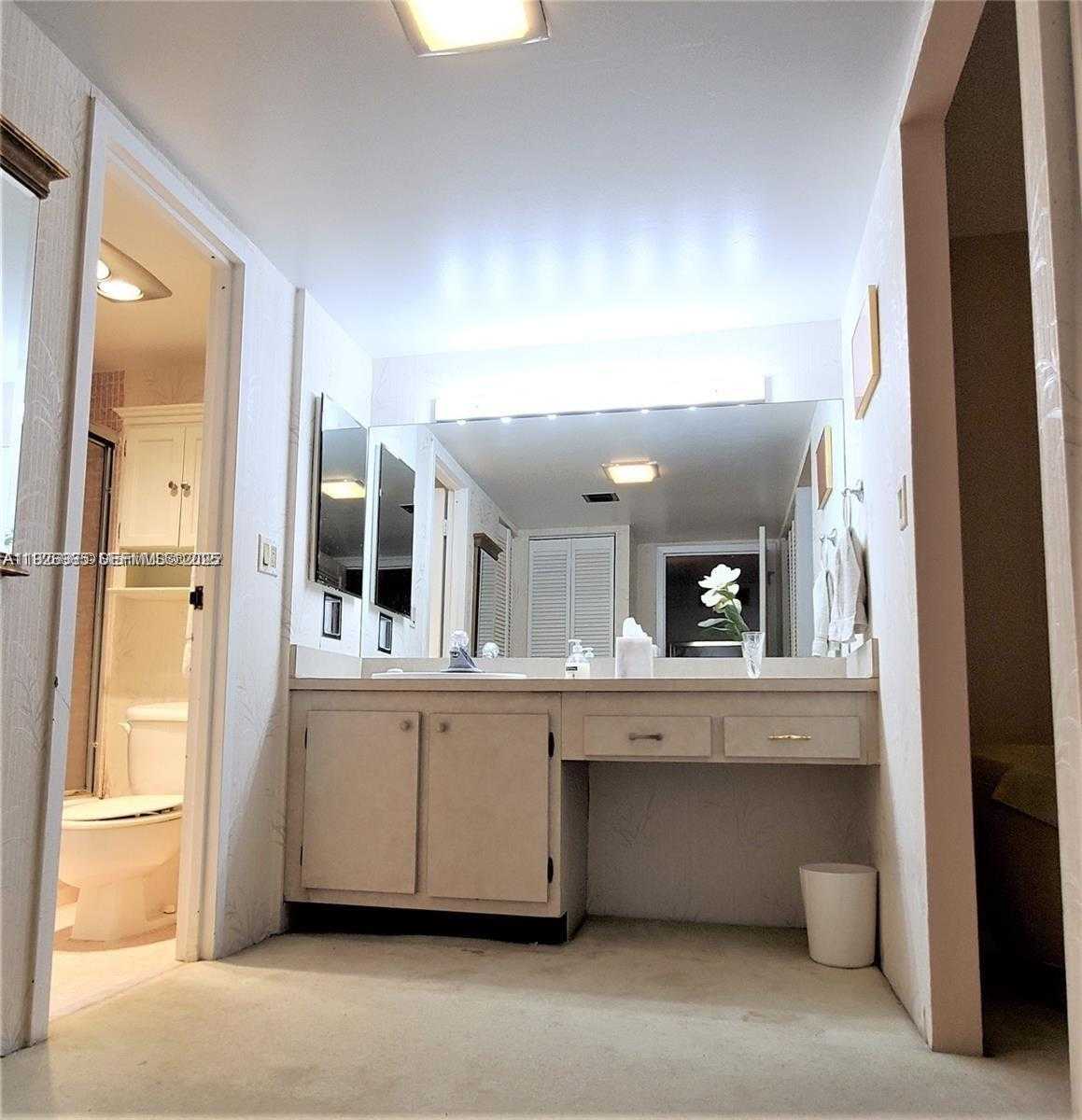 Small Image of 100 BAYVIEW DR #603, Sunny Isles Beach Number 16