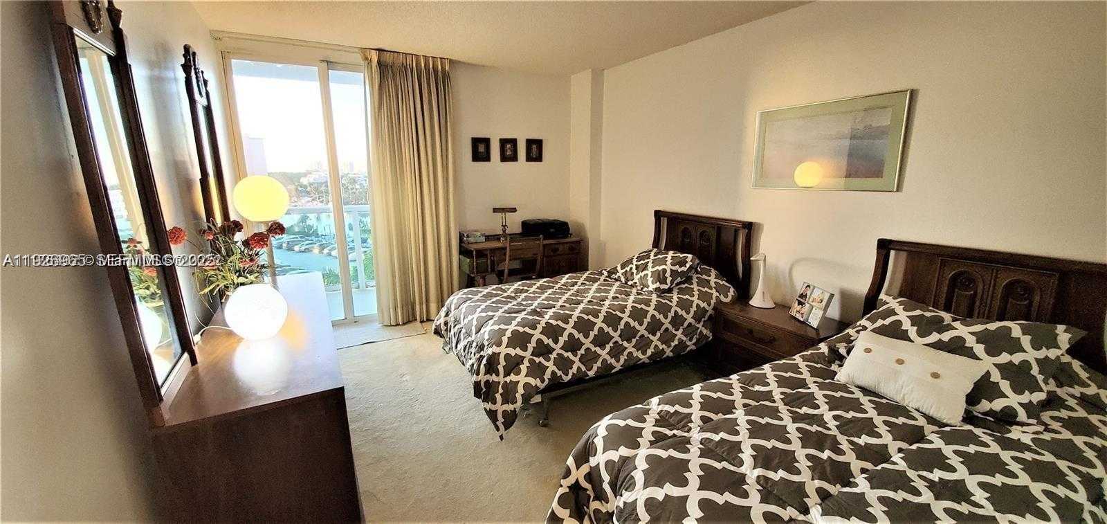Small Image of 100 BAYVIEW DR #603, Sunny Isles Beach Number 19