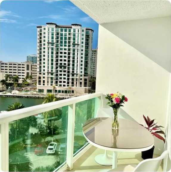 Small Image of 100 BAYVIEW DR #603, Sunny Isles Beach Number 4
