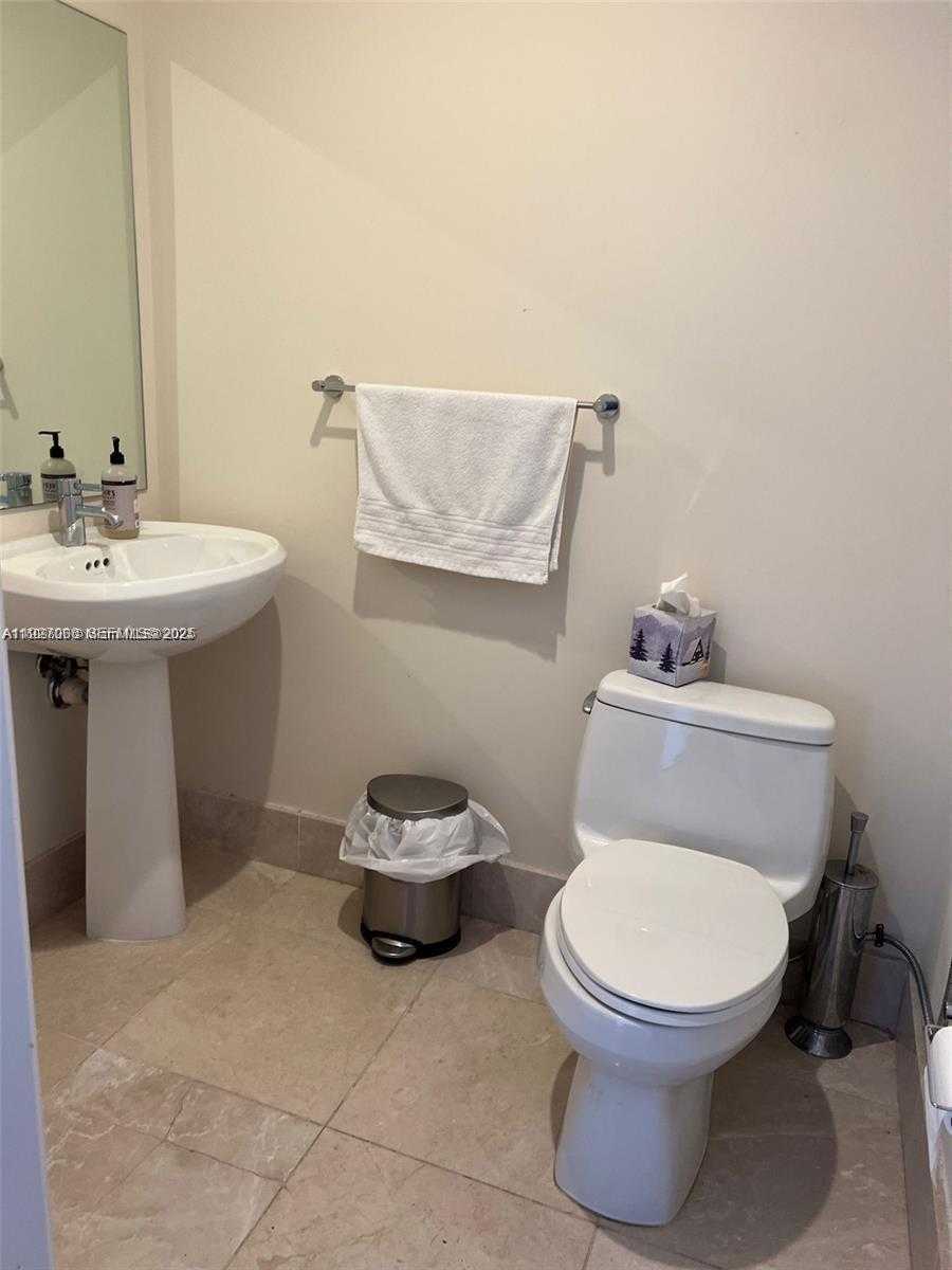 Small Image of 17001 COLLINS AVE #1006, Sunny Isles Beach Number 9