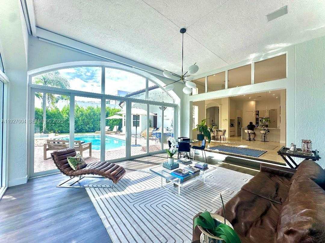 Small Image of 19038 PARK RIDGE ST, Weston Number 13