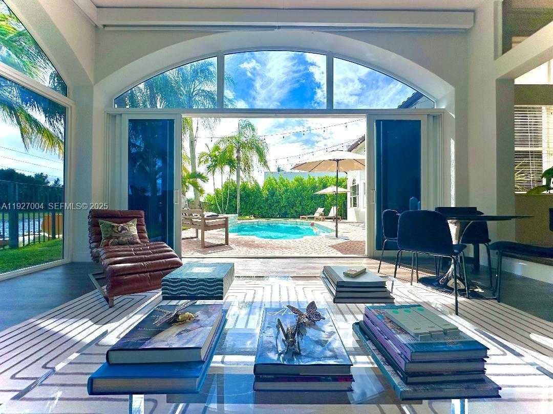 Small Image of 19038 PARK RIDGE ST, Weston Number 19