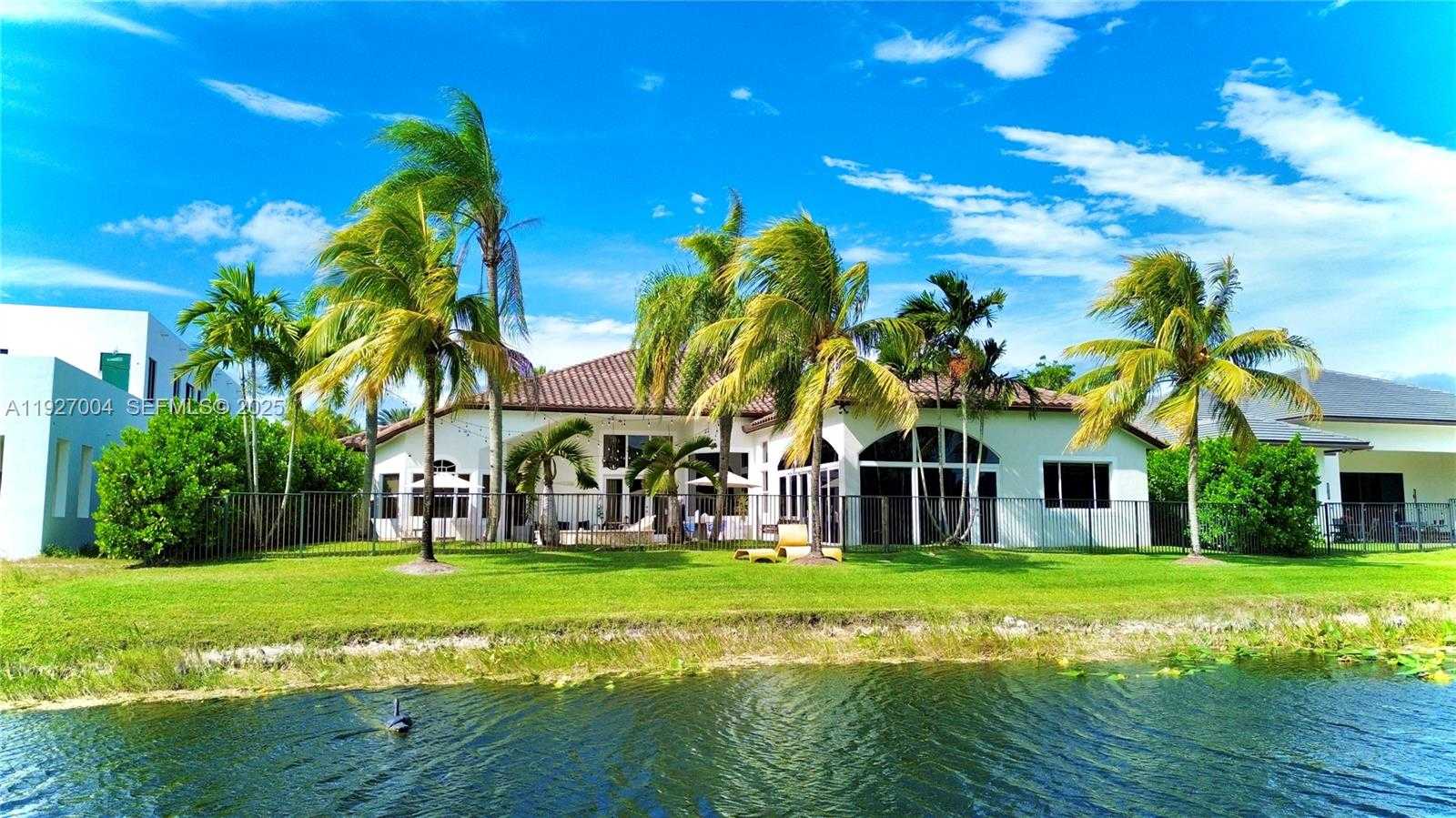 Small Image of 19038 PARK RIDGE ST, Weston Number 2