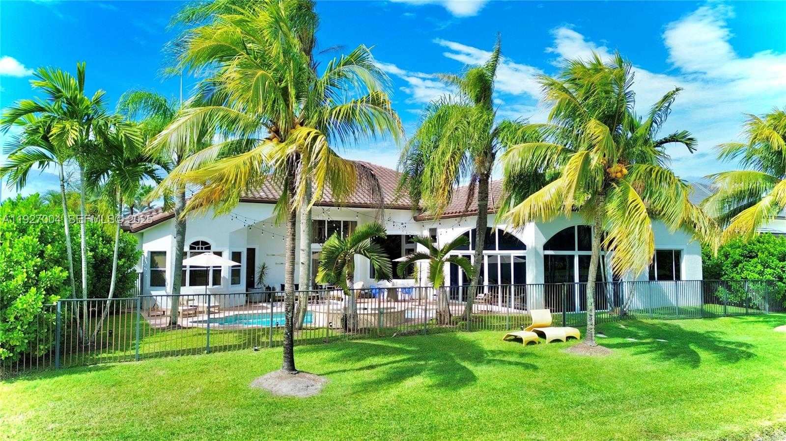 Small Image of 19038 PARK RIDGE ST, Weston Number 3