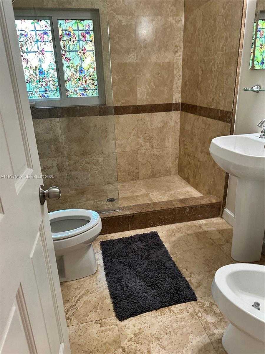 Small Image of 203 NORTH EAST 86TH ST, El Portal Number 12