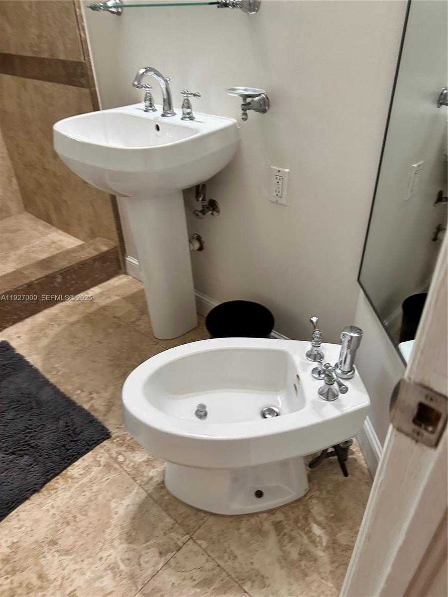 Small Image of 203 NORTH EAST 86TH ST, El Portal Number 13