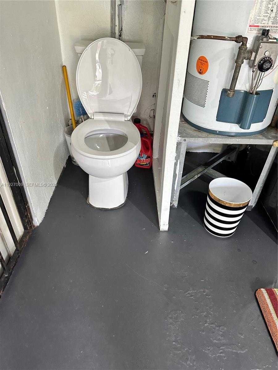 Small Image of 203 NORTH EAST 86TH ST, El Portal Number 18