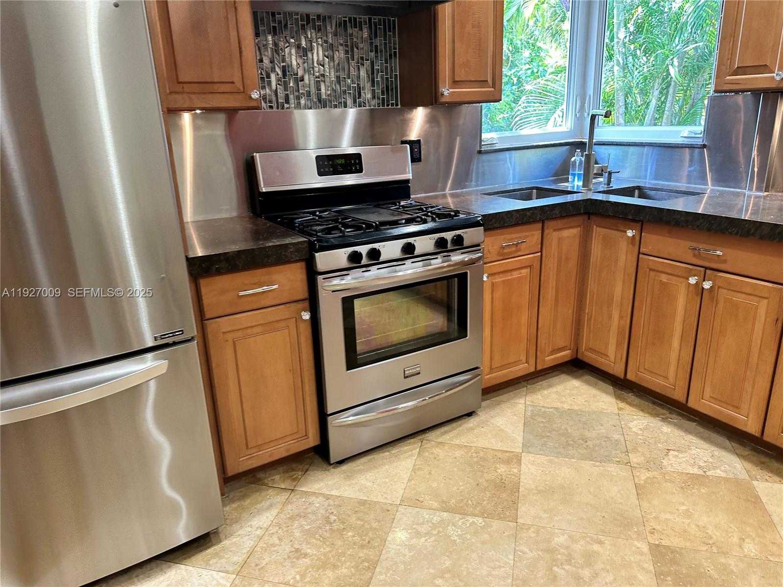 Small Image of 203 NORTH EAST 86TH ST, El Portal Number 6