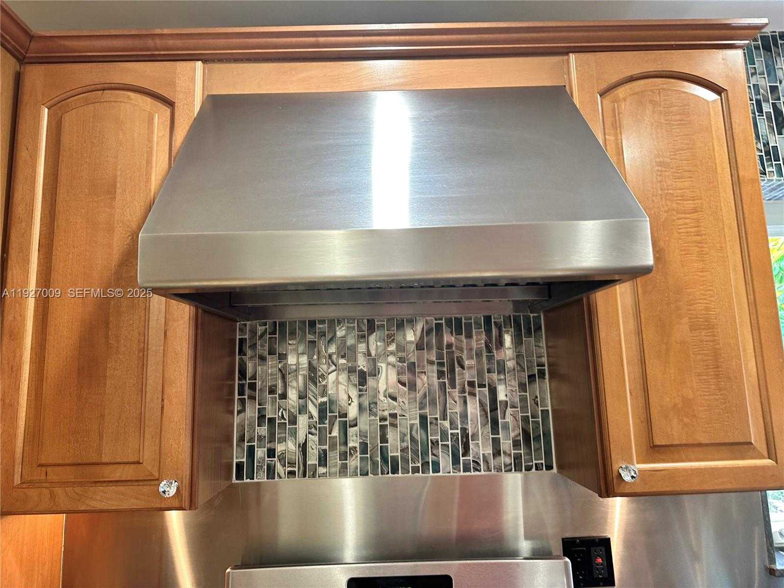 Small Image of 203 NORTH EAST 86TH ST, El Portal Number 7