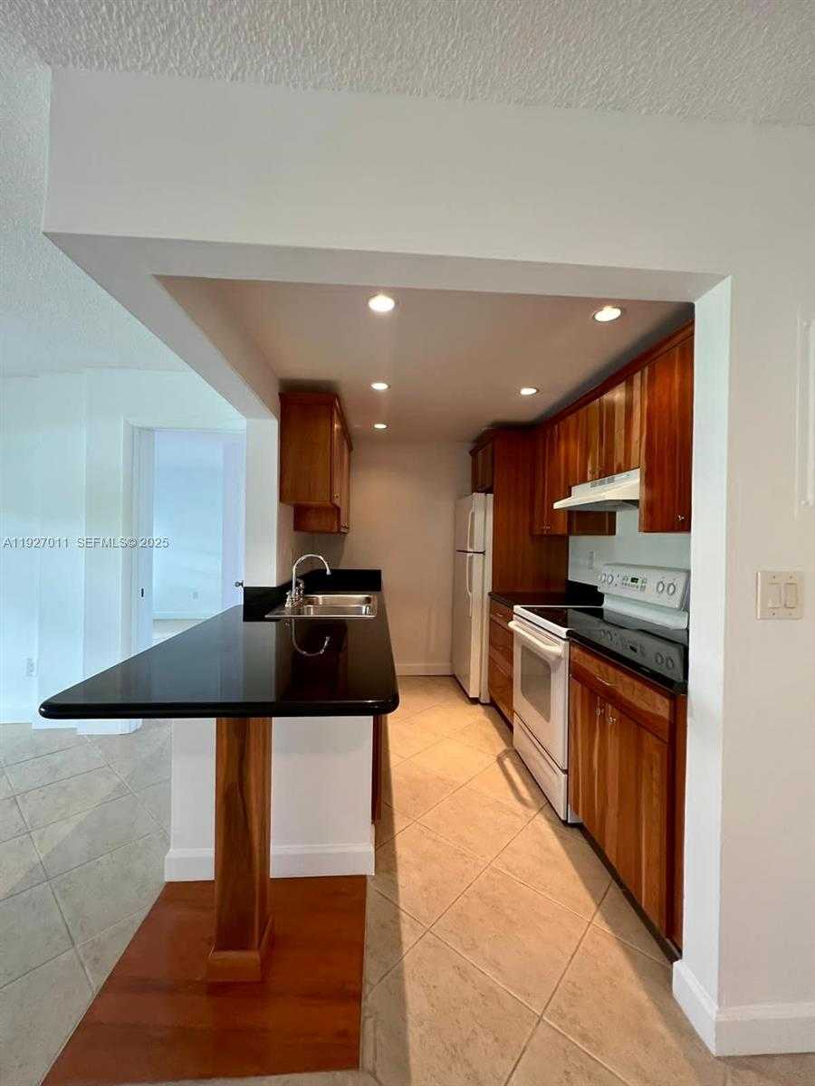 Small Image of 2201 BRICKELL AVE #83, Miami Number 10