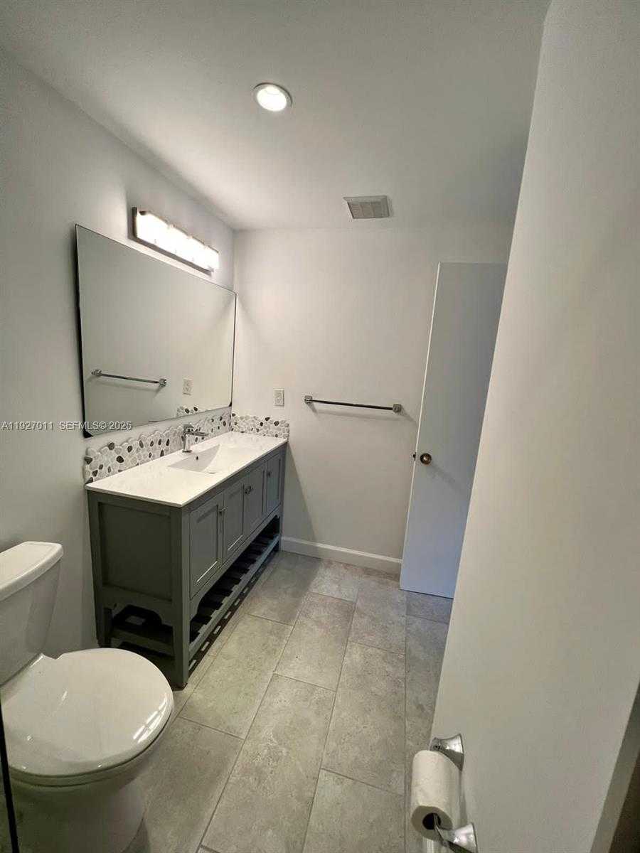 Small Image of 2201 BRICKELL AVE #83, Miami Number 13