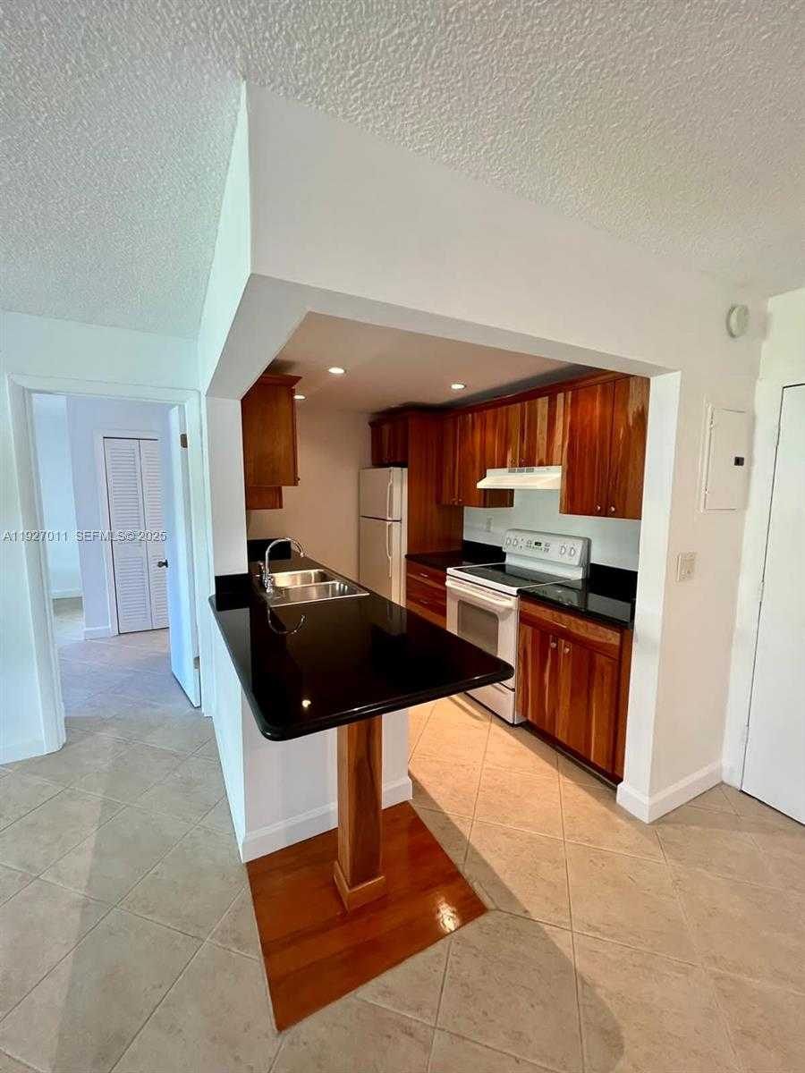 Small Image of 2201 BRICKELL AVE #83, Miami Number 9