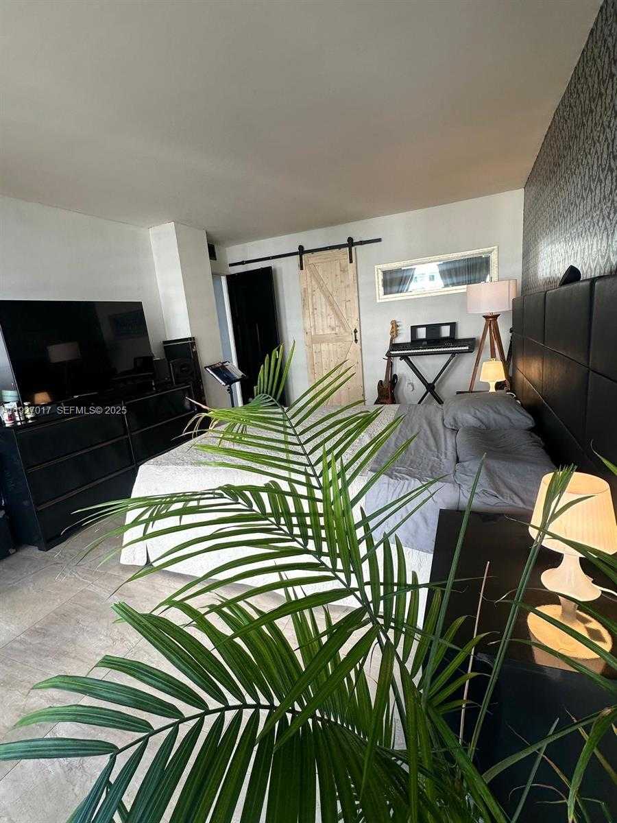 Small Image of 600 NORTH EAST 36TH ST #701, Miami Number 2