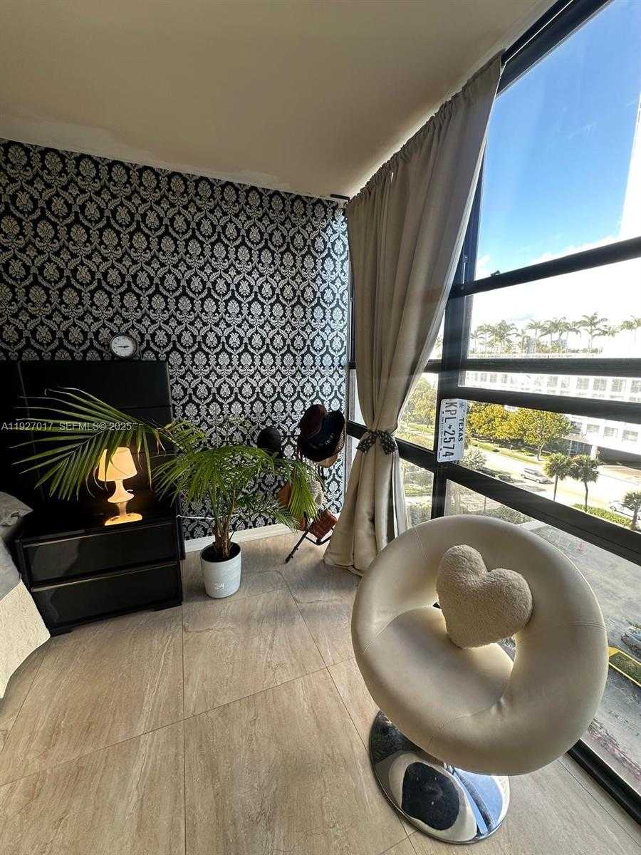 Small Image of 600 NORTH EAST 36TH ST #701, Miami Number 4