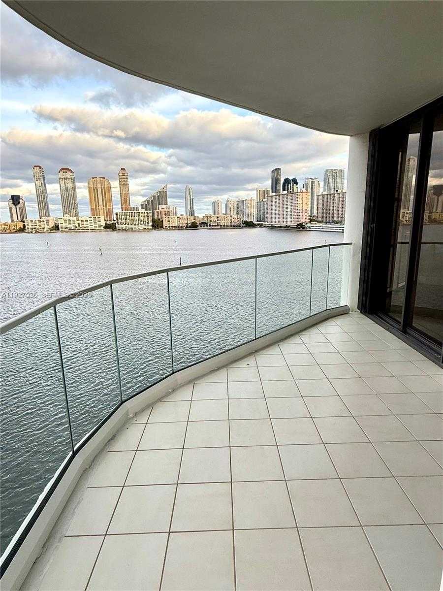 Small Image of 2800 ISLAND BLVD #706, Aventura Number 1