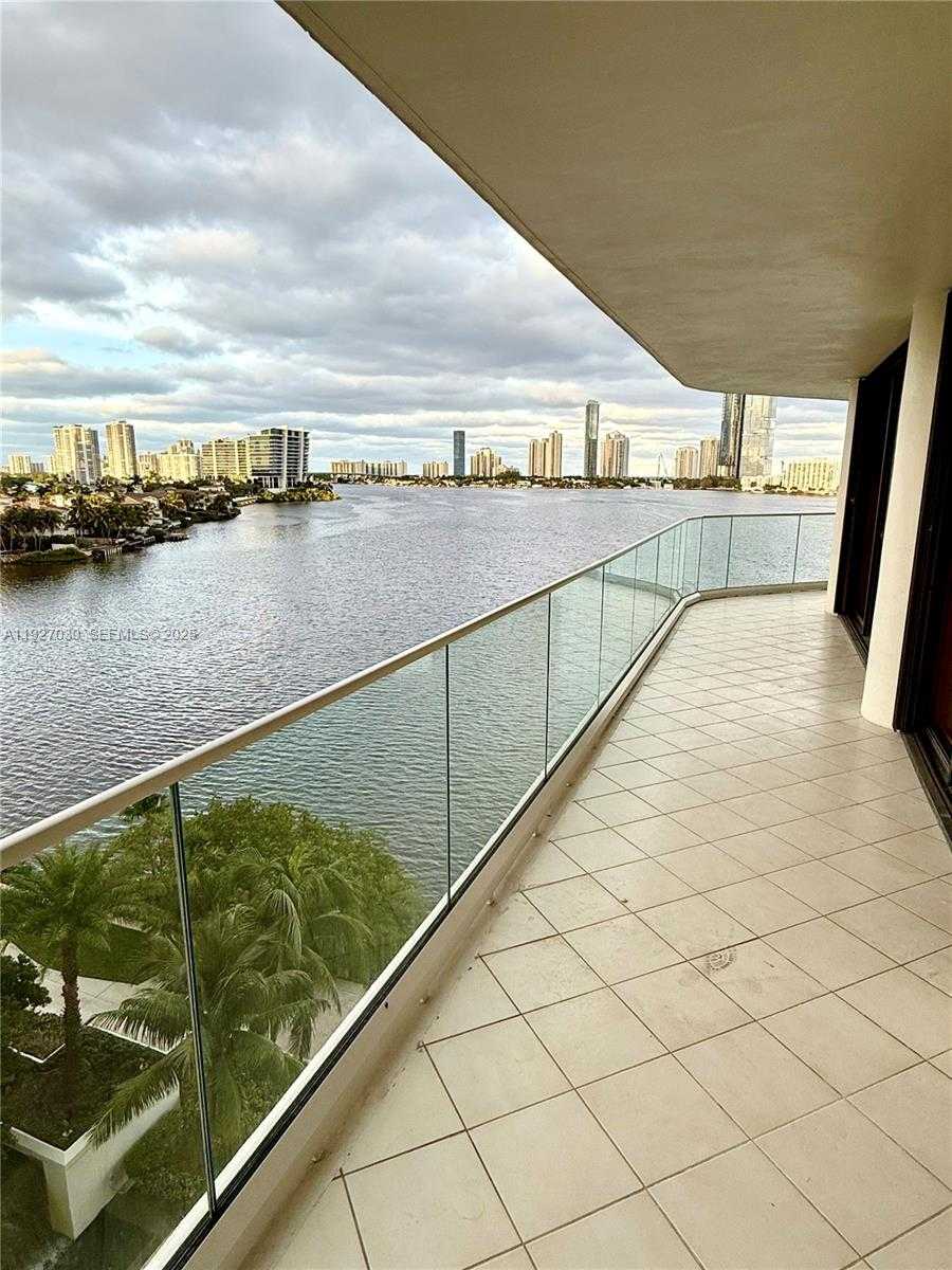 Small Image of 2800 ISLAND BLVD #706, Aventura Number 2