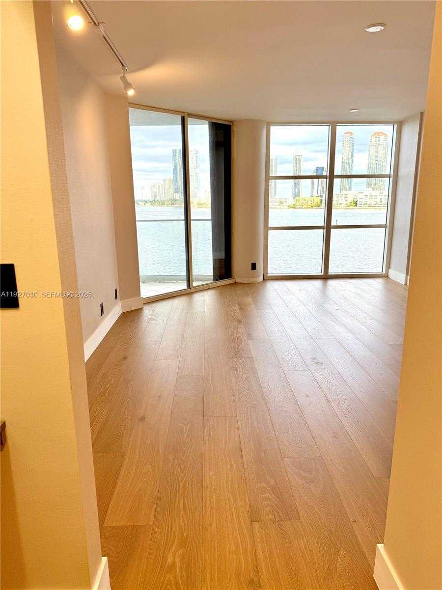 Small Image of 2800 ISLAND BLVD #706, Aventura Number 5